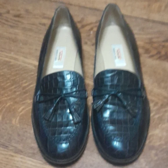 8.5 TALBOTS LEATHER TASSEL LOAFERS - Picture 1 of 10